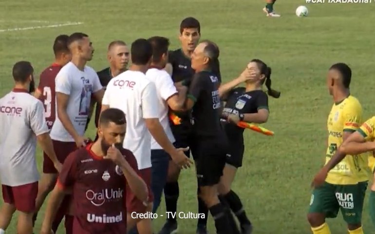 Cabeçada em auxiliar rende 200 dias de suspensão a técnico no Espírito Santo