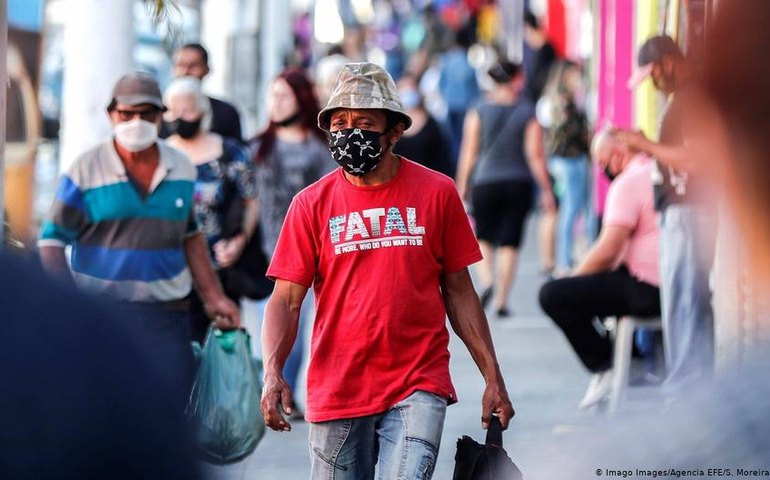 Pandemia deve derrubar a classe média brasileira