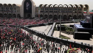 Terceiro dia de funeral de Ali Khamenei mobilizou multidão em Teerã
