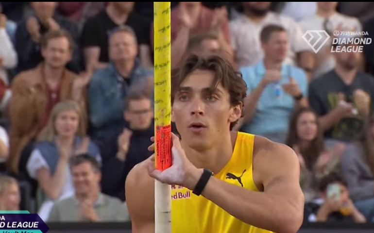 Duplantis bate o recorde mundial do salto com vara pela 12ª vez ao conseguir 6,28m em Estocolmo