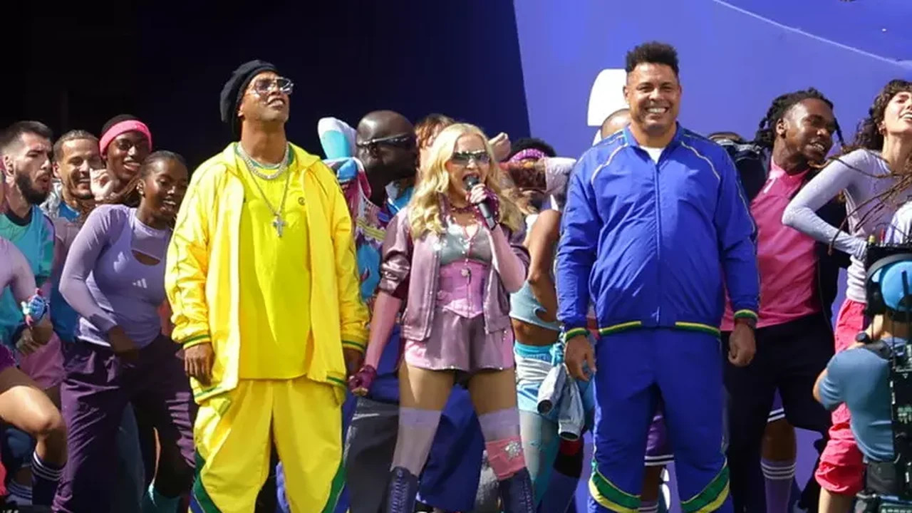 Ronaldo e Ronaldinho surpreendem com Madonna em show do intervalo na Copa