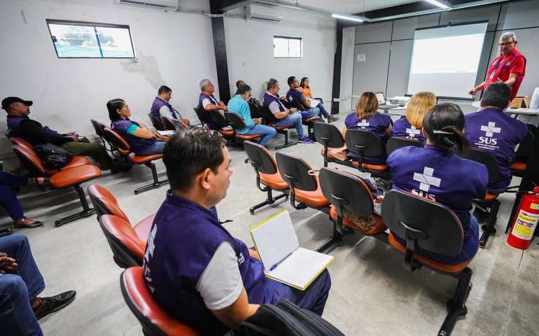Sesau capacita técnicos da SMS de Maceió sobre uso correto do larvicida para combater o mosquito da dengue