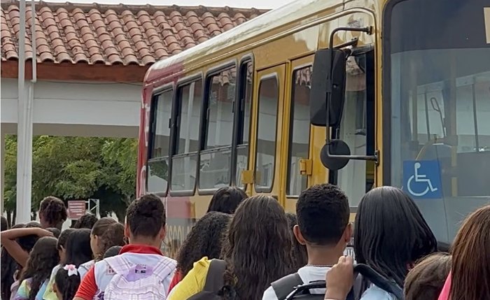 Ônibus escolar em Penedo
