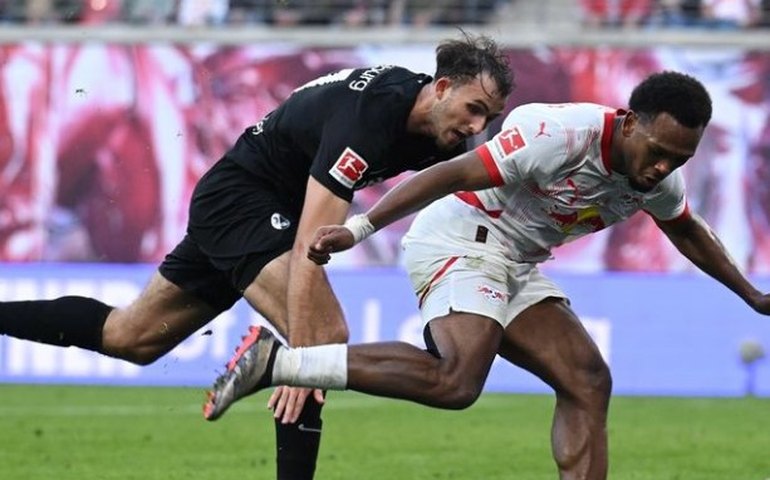 Leipzig vence Freiburg por 3 a 1 e dorme na liderança do Alemão à espera do Bayern