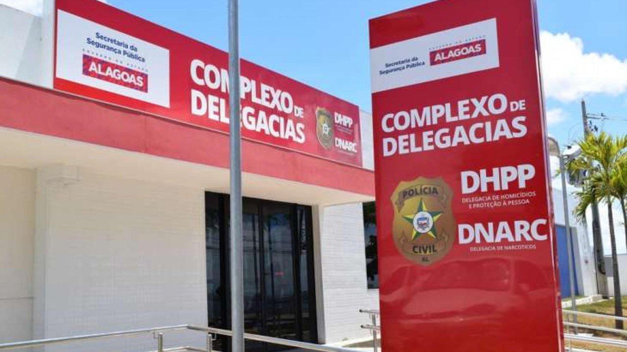 Delegacia de Homicídios divulga imagens de crime onde três pessoas morreram no Feitosa
