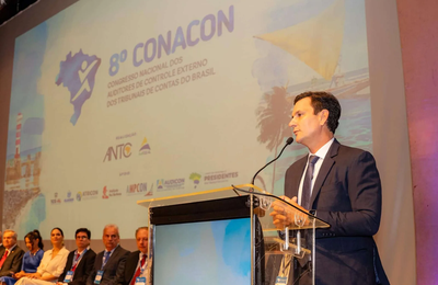 Presidente da AMA, Marcelo Beltrão, participa da abertura do 8º Conacon