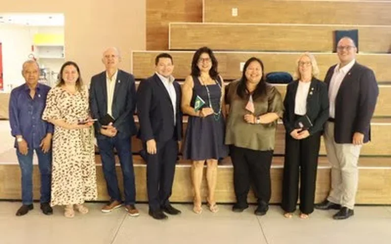 Cônsul-geral dos EUA visita Ufal e busca ampliar colaboração