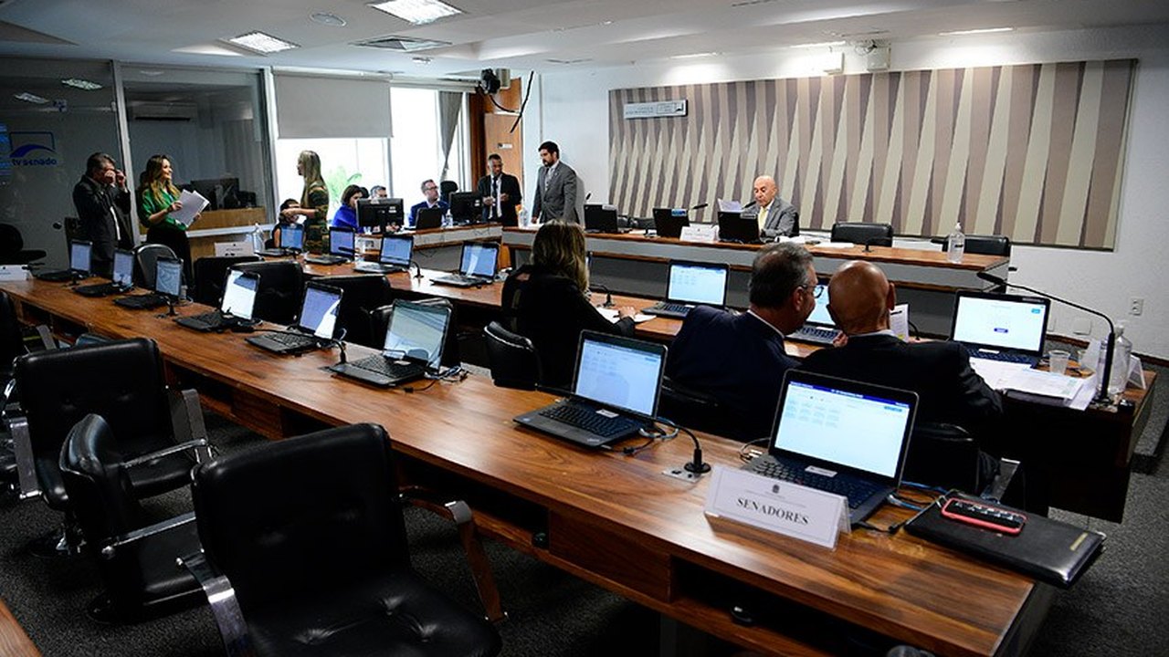 CI aprova regulamentação de praticagem no tráfego aquaviário