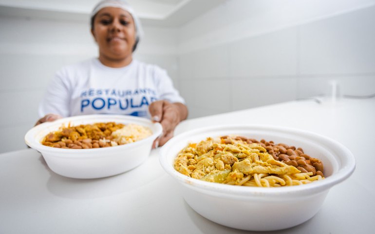 Restaurante Popular no Jacintinho faz sucesso entre comerciantes e moradores da região