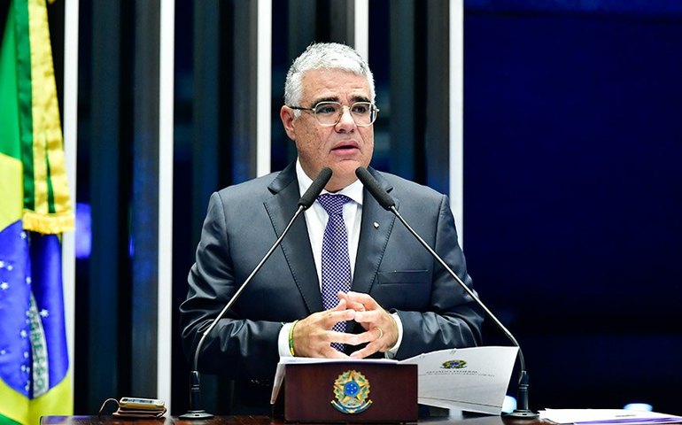 Senadores debatem encerramento de programa de escolas cívico-militares