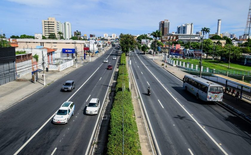 Avenida Fernandes Lima deve mudar de nome