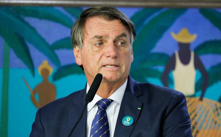 Bolsonaro chega ao Brasil em meio a investigação sobre caso das joias