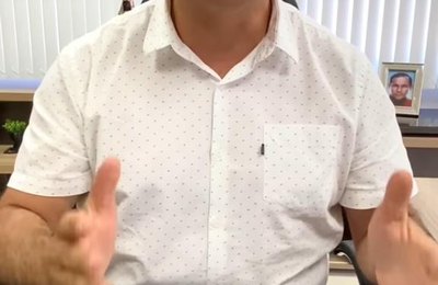  Prefeito de Feira Grande é acusado de assédio e ameaçar profissionais da Educação ao ser questionado sobre reajuste 