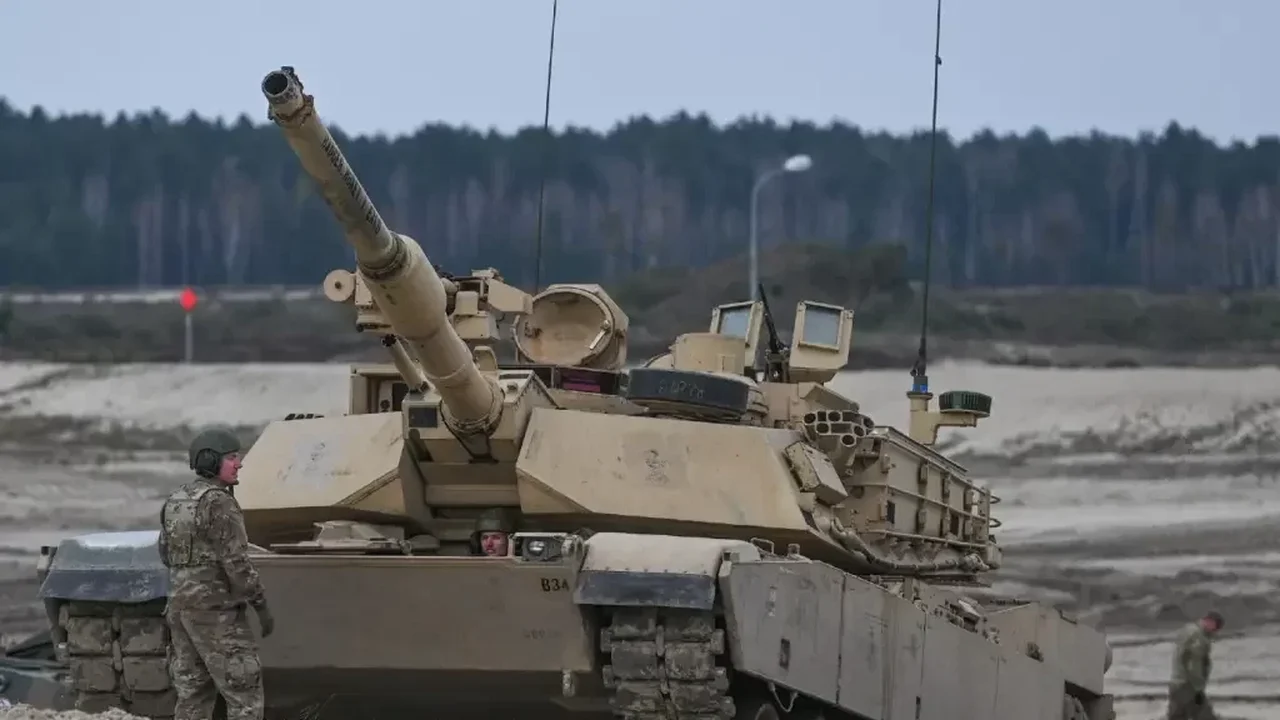 Tanques americanos chegam à Ucrânia, mas sem previsão de quando serão usados