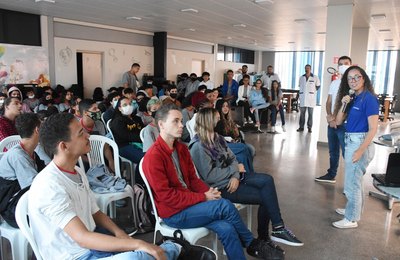 Escola Sesi Senai Benedito Bentes aproxima os alunos da Indústria