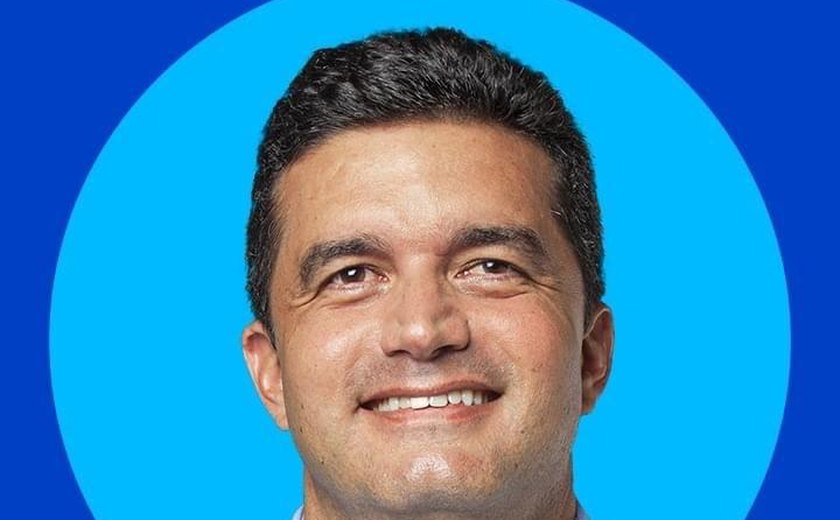 Rui lança pré-candidatura ao governo com slogan “Pra frente Alagoas”