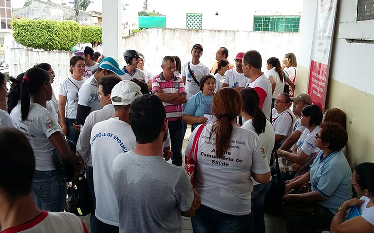 Servidores de União dos Palmares cobram pagamento de salário