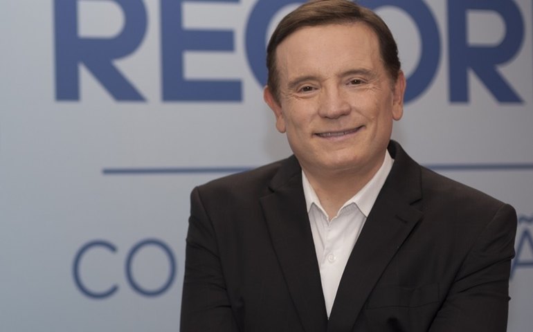 Roberto Cabrini é contratado pela Record TV dias após deixar o SBT