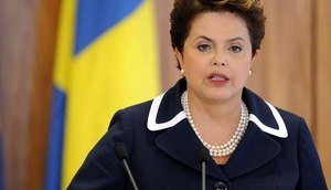 Dilma presta apoio aos jogadores da seleção/ Getty Images
