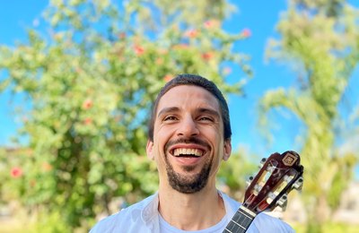 Salomão Miranda Apresenta o Show Verde-Cavaquinho, traduzindo sentimentos sombrios em cores e sons de esperança