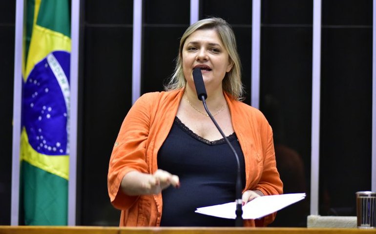 Projeto insere professores de educação infantil na carreira do magistério público