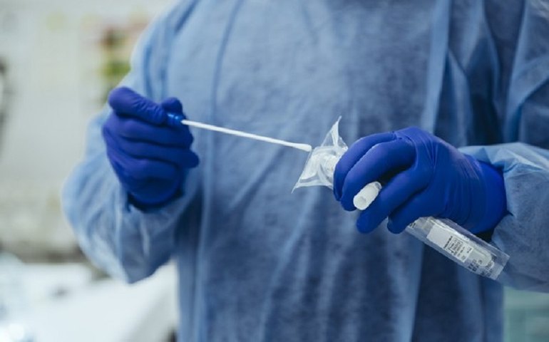 Vazamento de senha do ministério expõe dados de 16 milhões de pacientes de covid