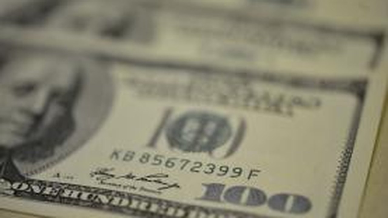 Dólar sobe 0,46% e fecha no maior valor em mais de dez anos
