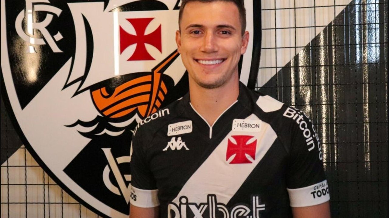Lateral Lucas Piton, do Vasco, desperta interessa da Roma, diz jornal