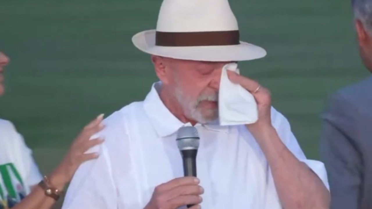 Lula celebra 81 anos no Alvorada e chora ao lembrar idosos que foram votar; veja vídeo