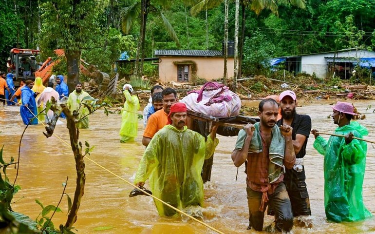 Deslizamento na Índia deixa 120 mortos