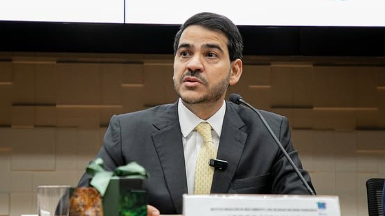 Indicação de Jorge Messias ao STF é rejeitada por 42 a 34 no plenário do Senado