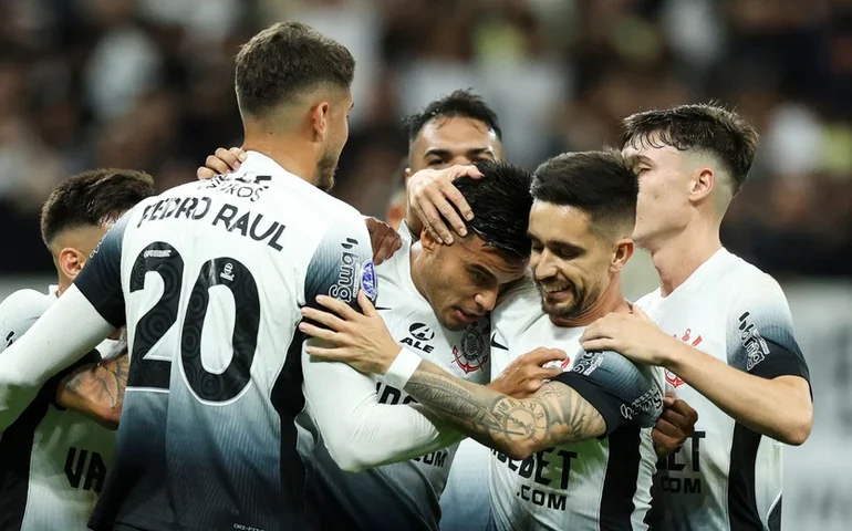 Presidente interino se reúne com o elenco do Corinthians para transmitir 'tranquilidade'