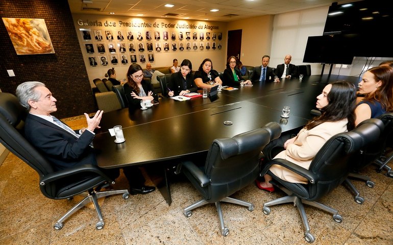 TJAL debate ações e estratégias com instituições da Patrulha Menino Bernardo