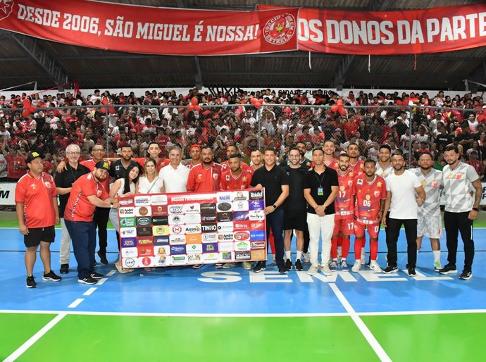 Torcida lota o Medeirão e vibra com estreia emocionante do Miguelense 2025