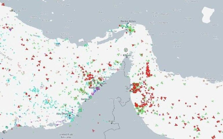Maioria das embarcações evita atravessar Estreito de Ormuz, apontam imagens