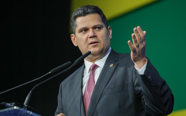 Senado articula proposta para reduzir penas de golpistas sem conceder anistia total, diz mídia