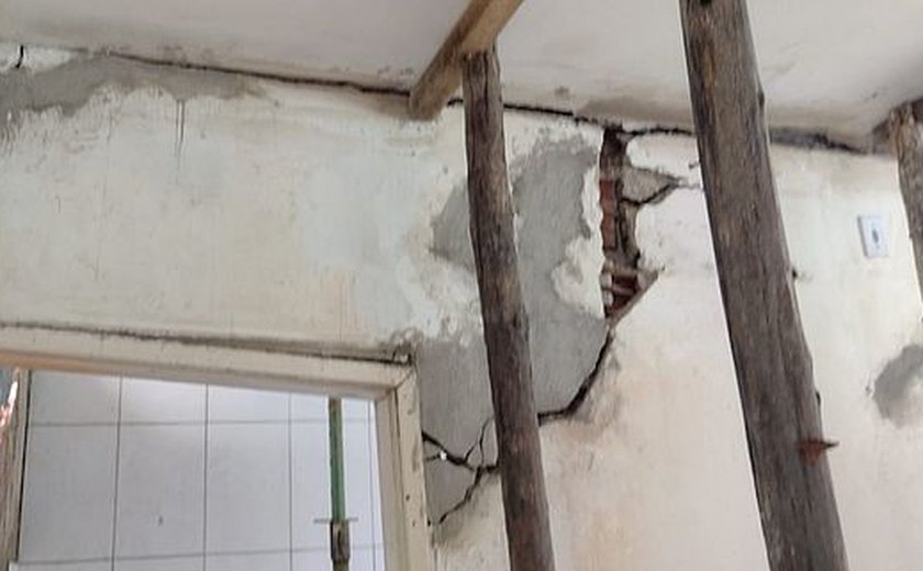 Rachaduras e afundamento de solo causam medo em Pilar