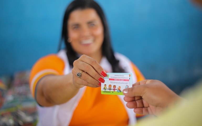 Alagoas reduz extrema pobreza, em primeiro ano de Paulo Dantas