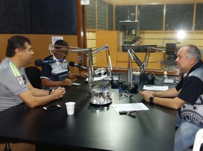 A Voz do Asa Gigante teve seu primeiro programa neste sábado (2)