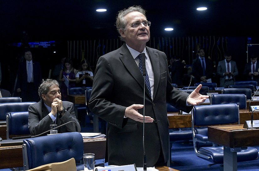 Renan sugere a Eunício que entregue chaves do Senado ao STF