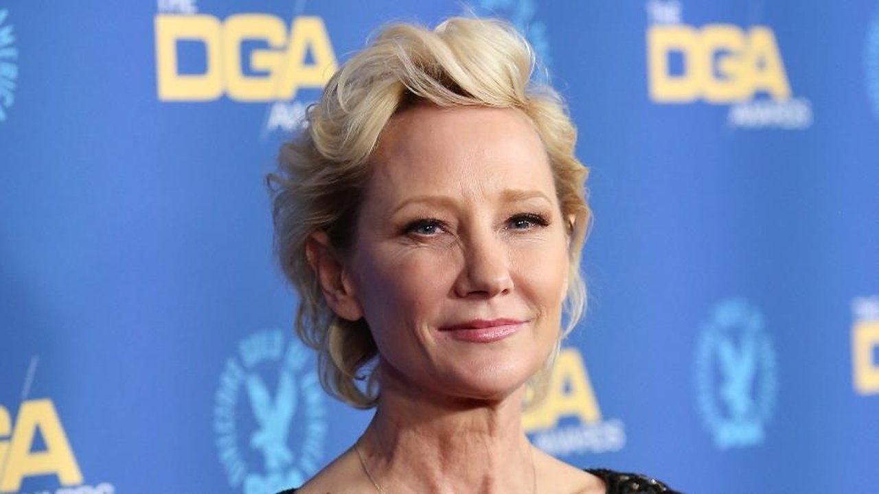 Cinzas de Anne Heche são colocadas em histórico cemitério de Hollywood