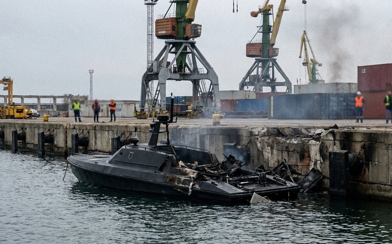 Drone marítimo semelhante aos usados pela Ucrânia explode em porto na Romênia