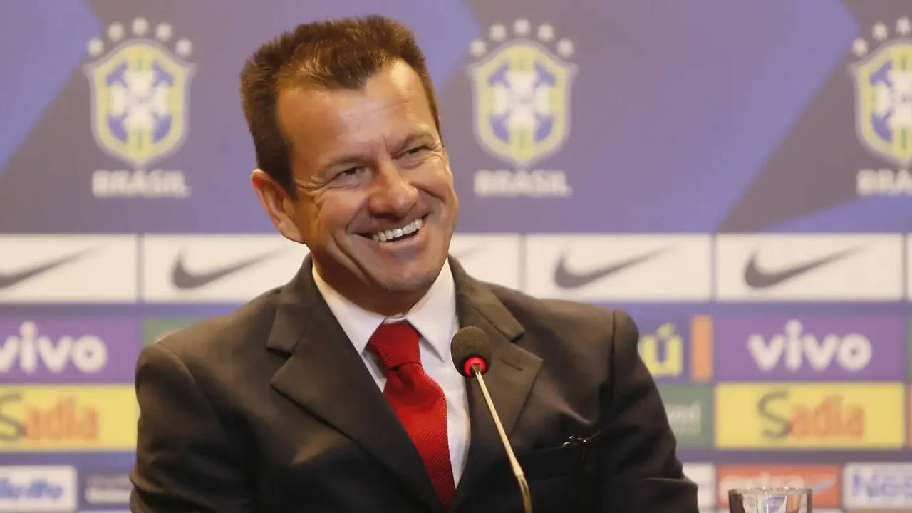 'Se preparou por 10 anos e chegou no mesmo lugar que eu', diz Dunga sobre atuação de Tite na Seleção