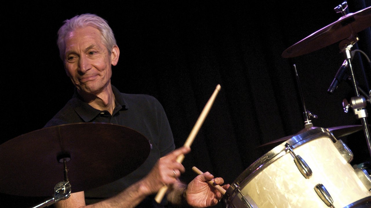 Charlie Watts e a fragilidade que o rock and roll aboliu