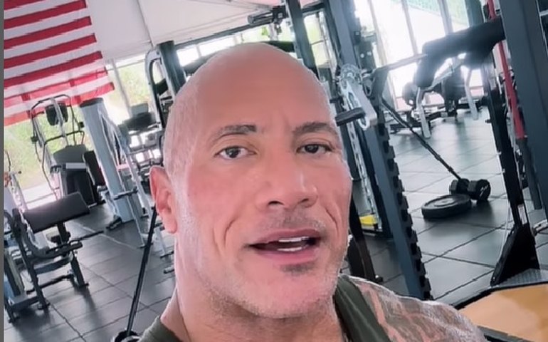 The Rock pede mudança da cor da pele em sua estátua de cera: 'Melhorias importantes'