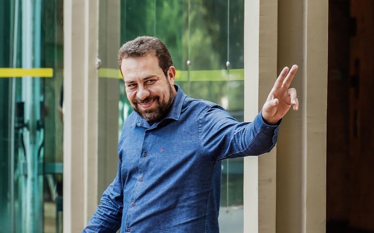 Trabalhadores de aplicativo veem com ceticismo gesto de Boulos para aproximar categoria do governo