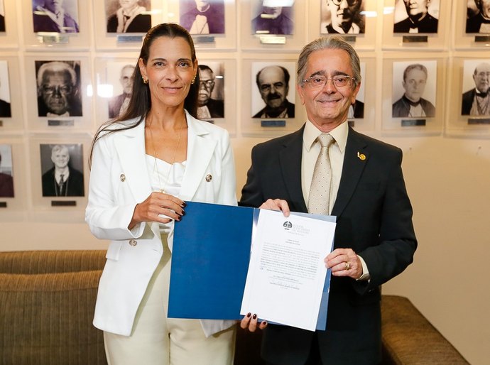 Presidente Fábio Bittencourt empossa nova diretora de Comunicação do TJAL