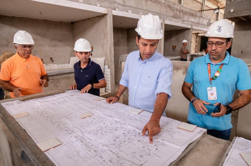 Vice-prefeito e titular da Seminfra vistoria etapa final das obras do novo Mercado do Benedito Bentes