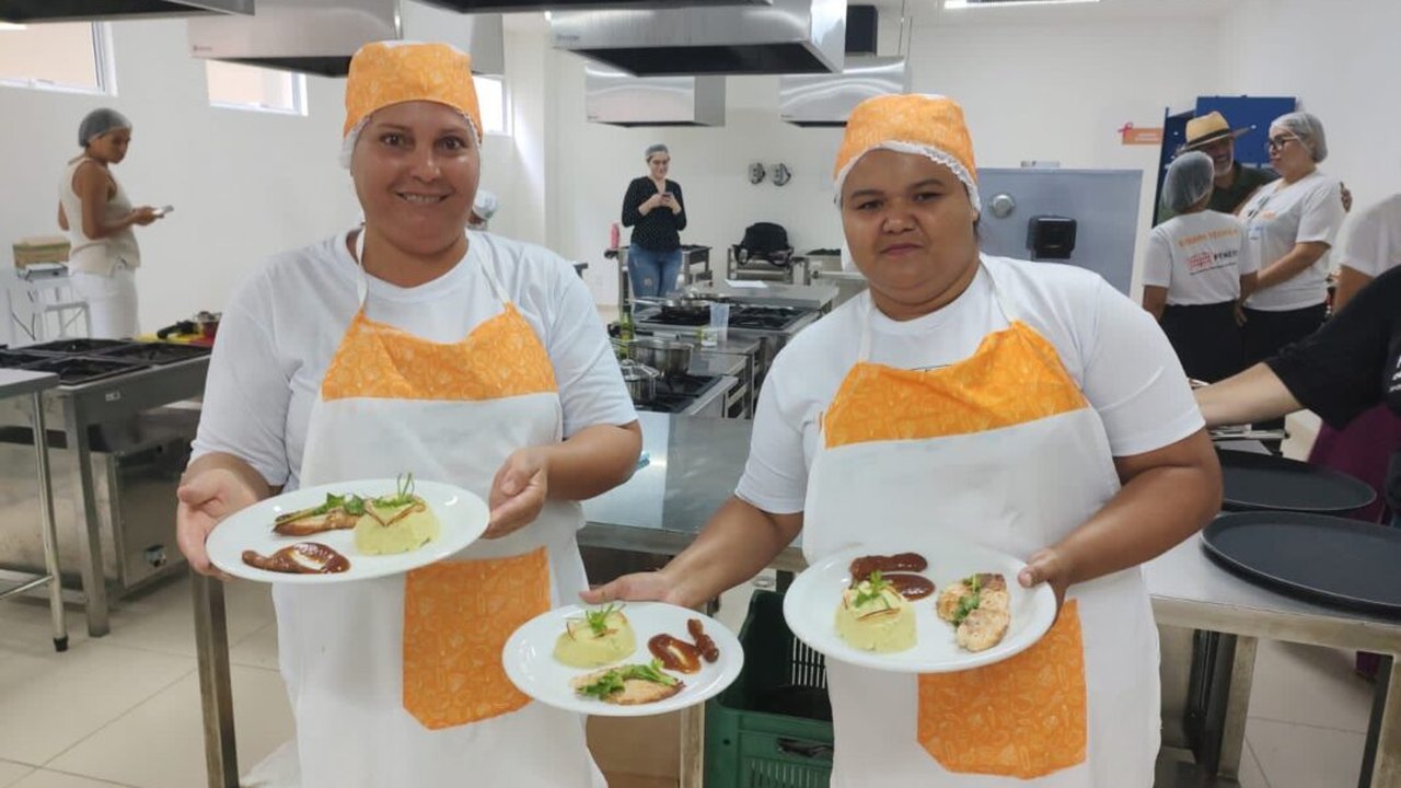 Merendeira de escola da Prefeitura de Penedo vence etapa regional do concurso promovido pelo Sebrae Alagoas