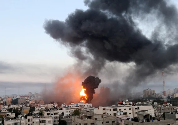 Israel amplia operação terrestre em Gaza após bombardeios destruírem rede de internet na região